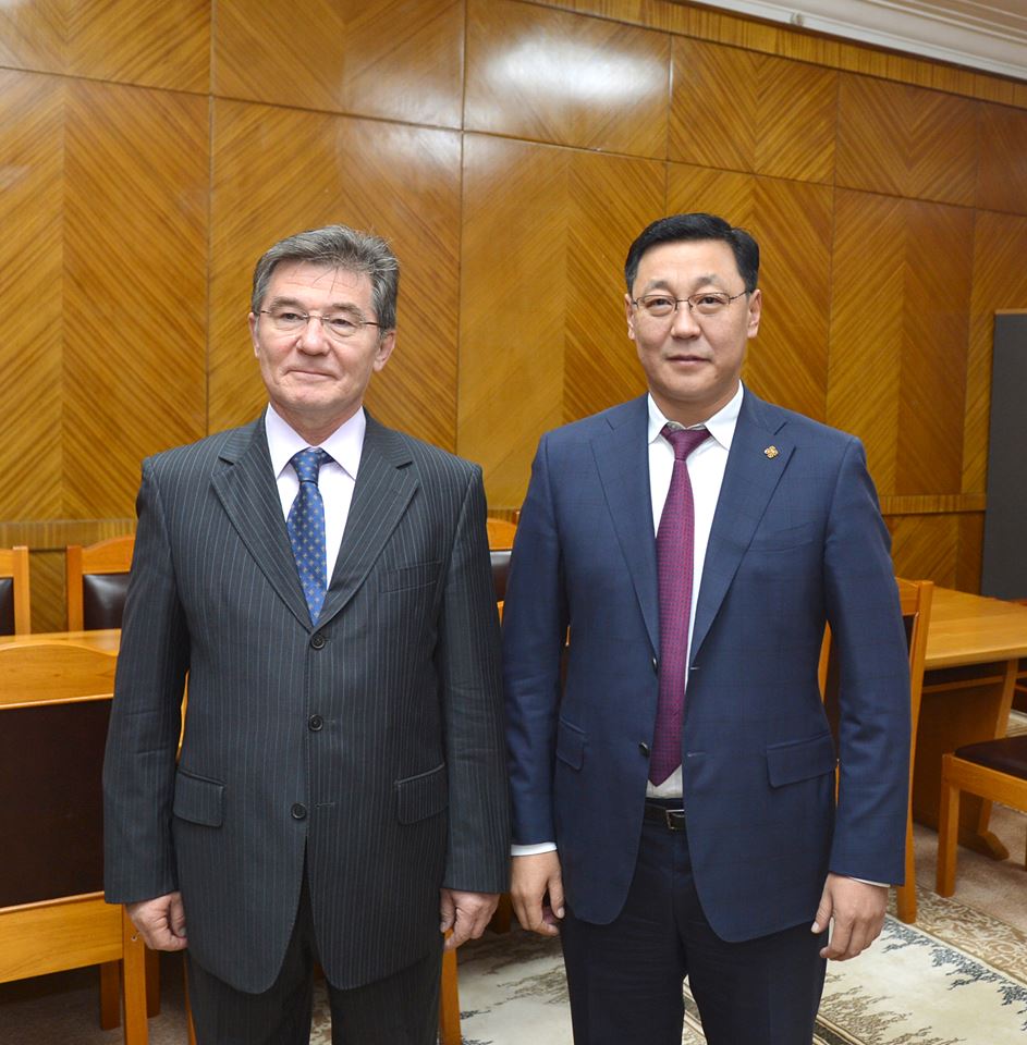 Ambassador Azizov invites Premier to Vladivostok Economic Forum