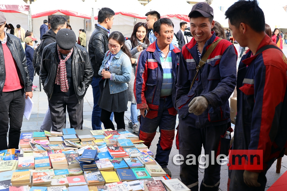 Ulaanbaatar Book Fair 2016  takes place at Sukhbaatar Square