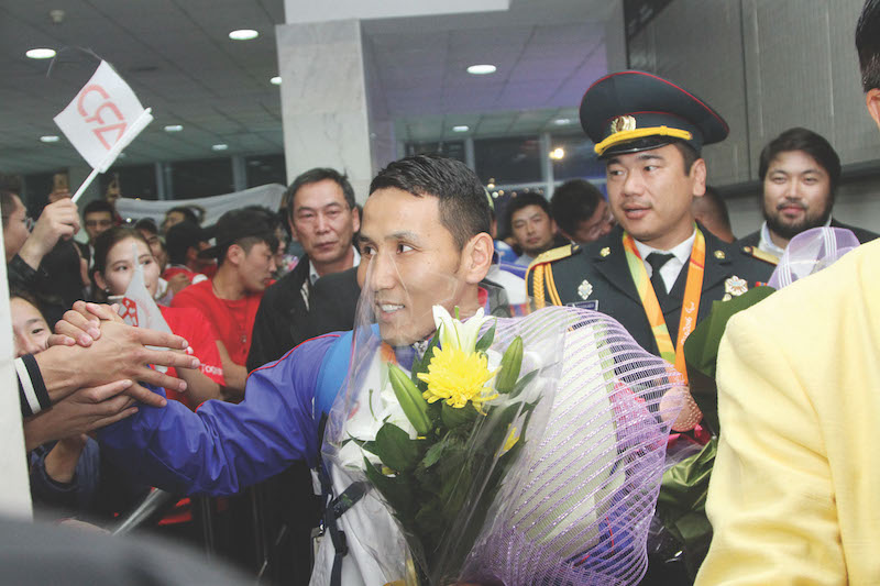 Mongolian Paralympic medalists return home