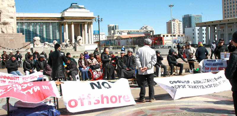 Protesters stage sit-in to fight against offshoring