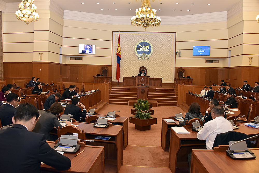 Parliament reviews social protection for mothers and Ulaanbaatar's legal status