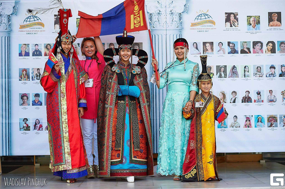 3 MONGOLIAN GIRLS CROWNED LITTLE MISS WORLD 2017