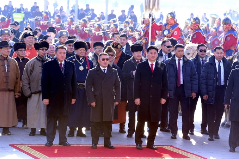 State heads pay tribute to the statue of Chinggis Khaan