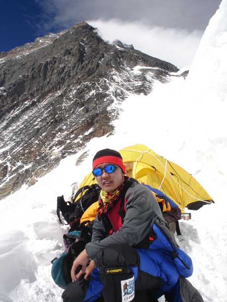 5 Mongolian Mountaineers climb Aconcagua Mountain