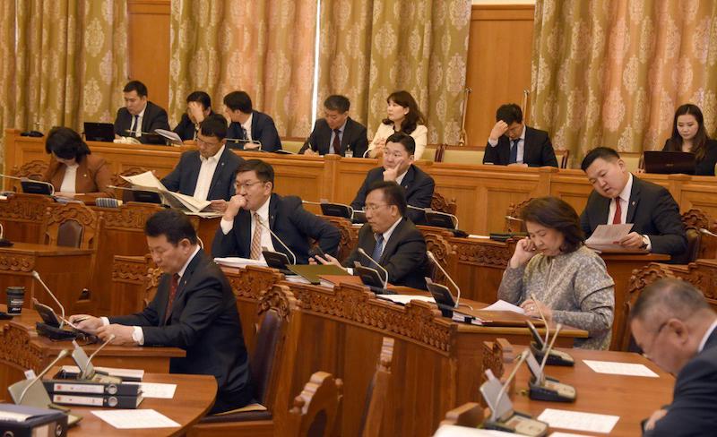 Parliament reviews bills on procurement and small business promotion