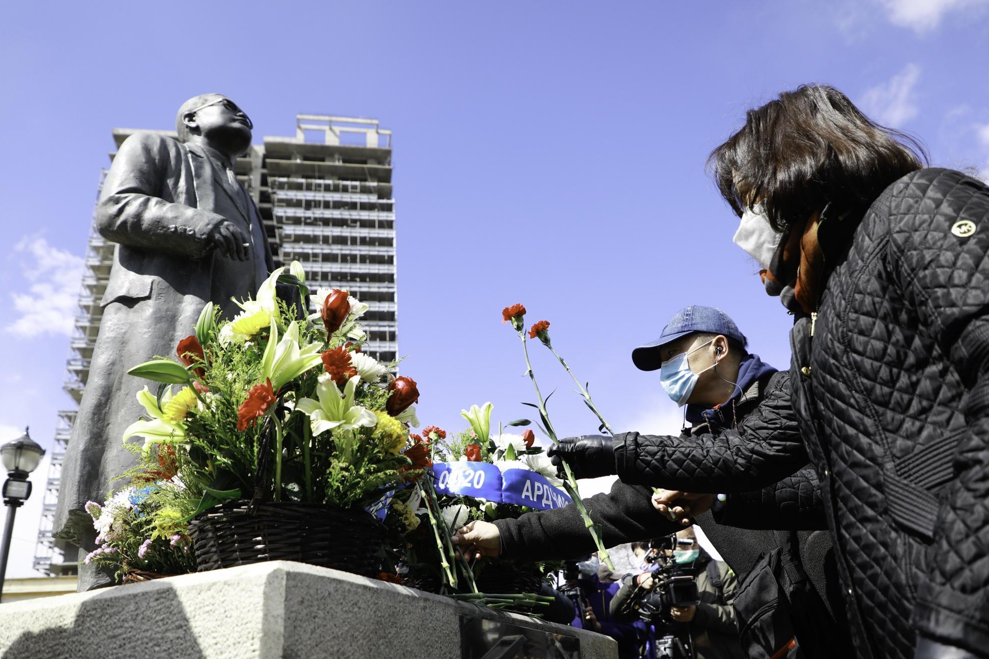 Respect paid to statue of S.Zorig