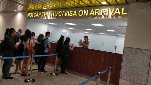 unuudur/image/2024/09/30/ta0nlrl640o8xkml/Vietnam-visa-on-arrival-office-in-Hanoi-2