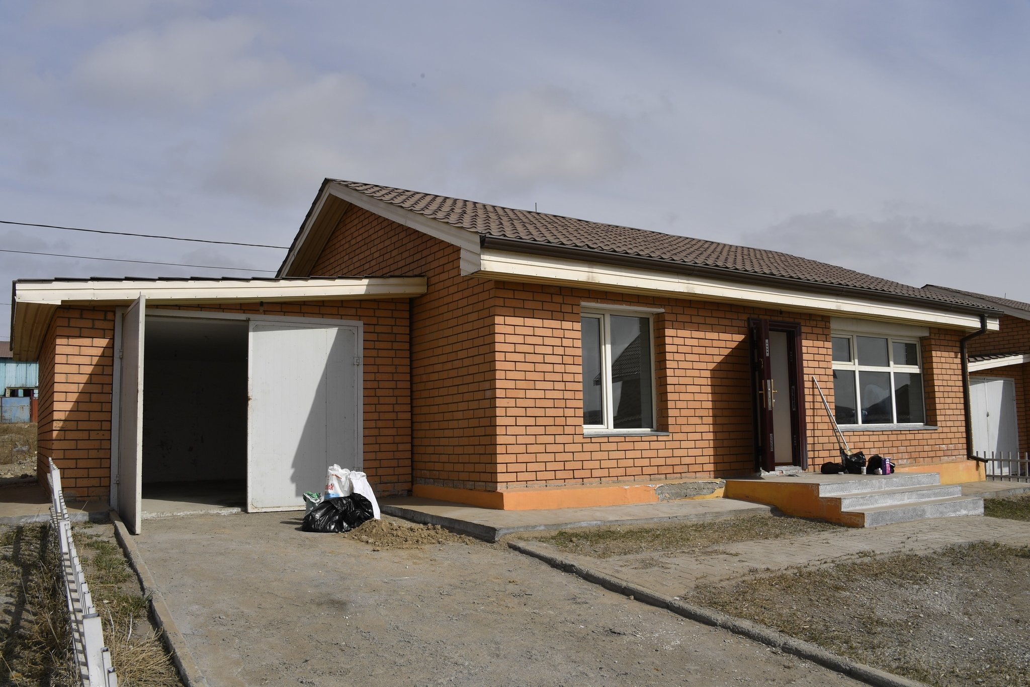 Эрдэнэт үйлдвэр хоёр ажилтнаа таун хаусаар шагналаа