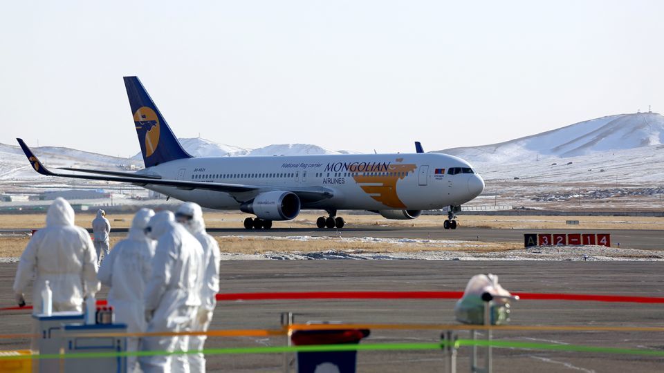 Гурван удаагийн нислэгээр 807 иргэнээ эх орондоо авчирна