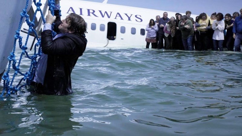 АНУ-ын иргэний агаарын тээврийн нисгэгч ахмад Чесли Салленжер Хадсон голд ослын буулт хийв