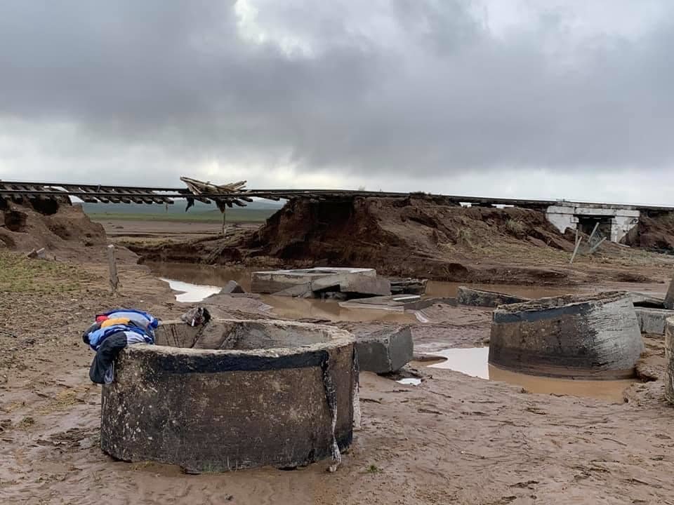 Сэрэмжлүүлэг: Үерийн улмаас хоёр хүний амь эрсдэж, 381 айл усанд автжээ