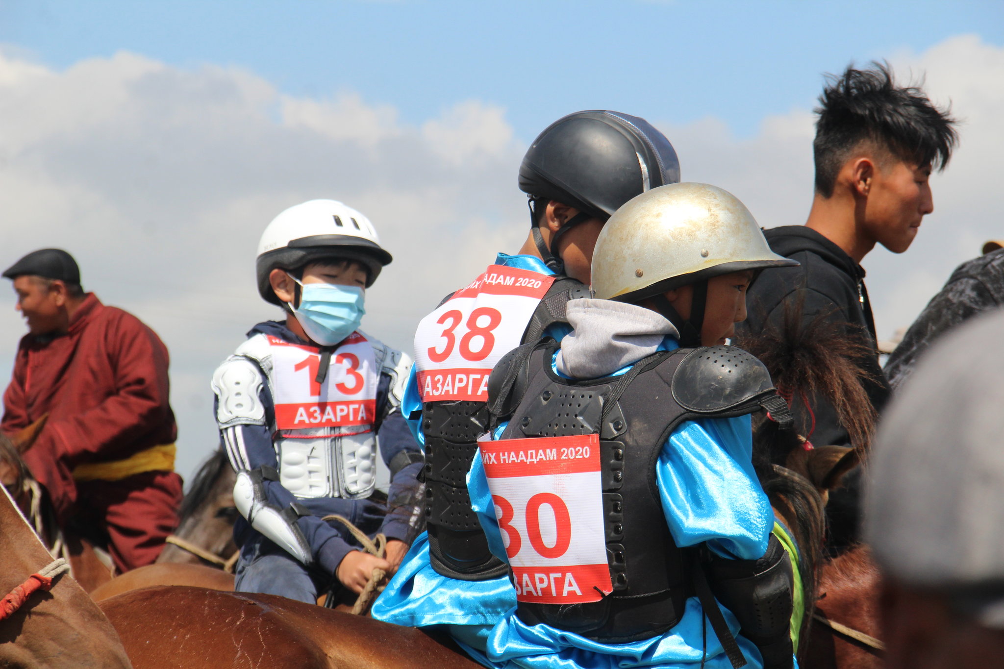 Наадмаар нэг ч хүүхэд мориноос унаж бэртээгүй гэв