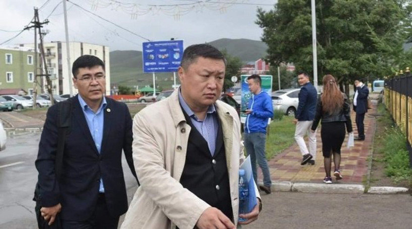 Генерал Б.Хурц нарыг шүүх хурал гурав дахь өдрөө үргэлжилж байна