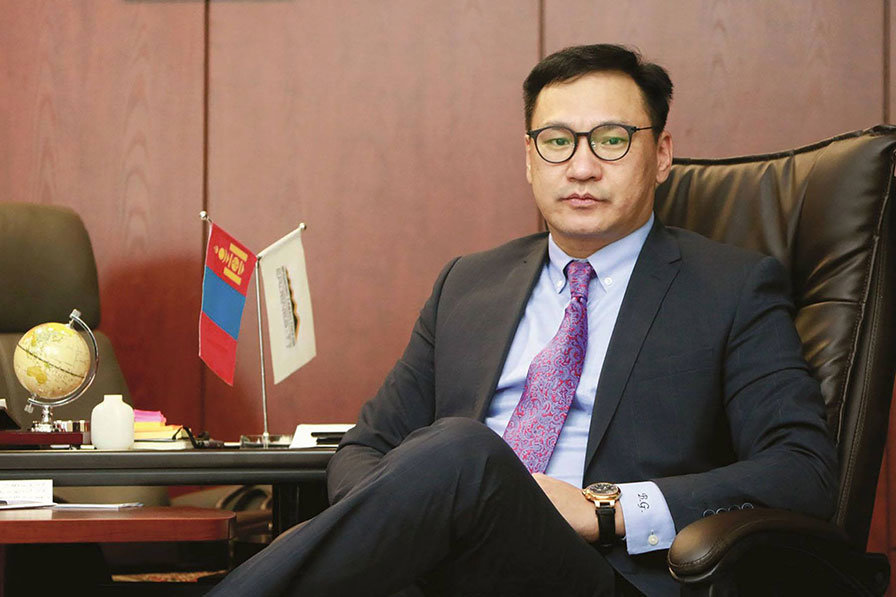 Өмчийг нь маначихаад эзнийг нь “хошгируулж” болохгүй шүү, Б.Ганхуяг аа?!