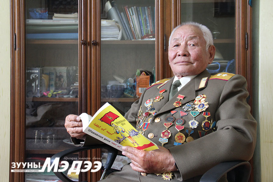 Тагнуулын хурандаа Б.Зинамидар