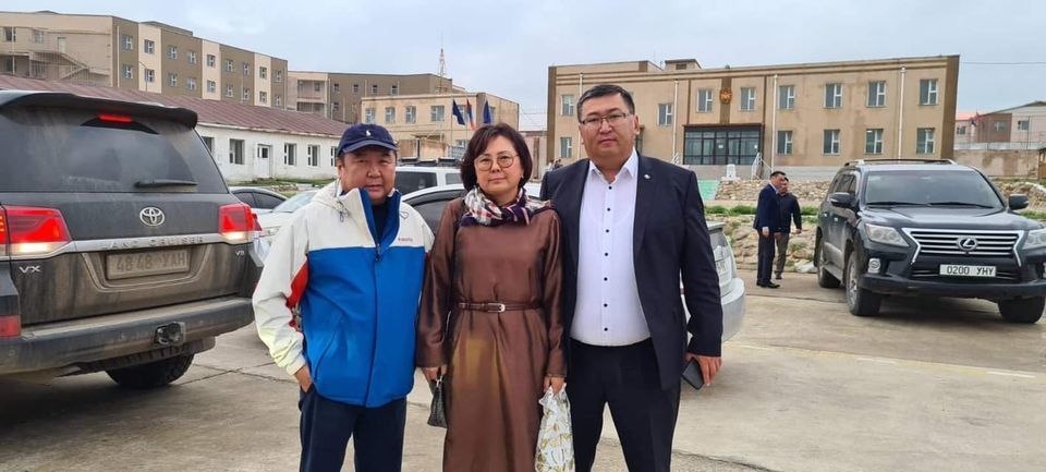 АН-ын бүлгийнхэн хоригдож буй намын гишүүдээ эргэжээ