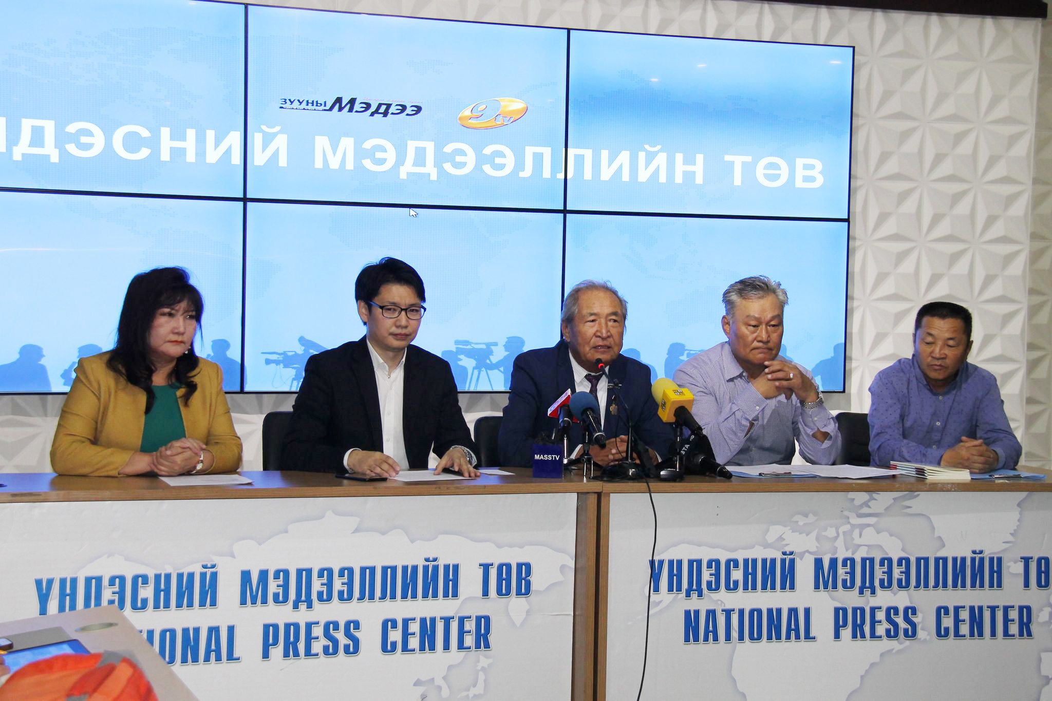 “Бүх нийтээрээ хуралдаж, шийдэлд хүрье” гэв