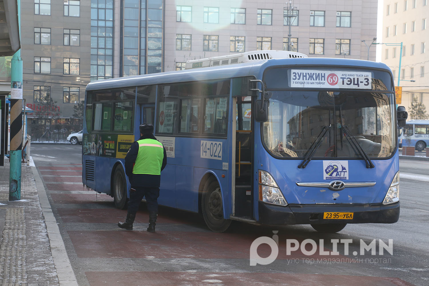 УОК: Төрийн байгууллагууд ажилчдынхаа 70 хувийг гэрээс нь ажиллуулахыг чиглэл өгөв