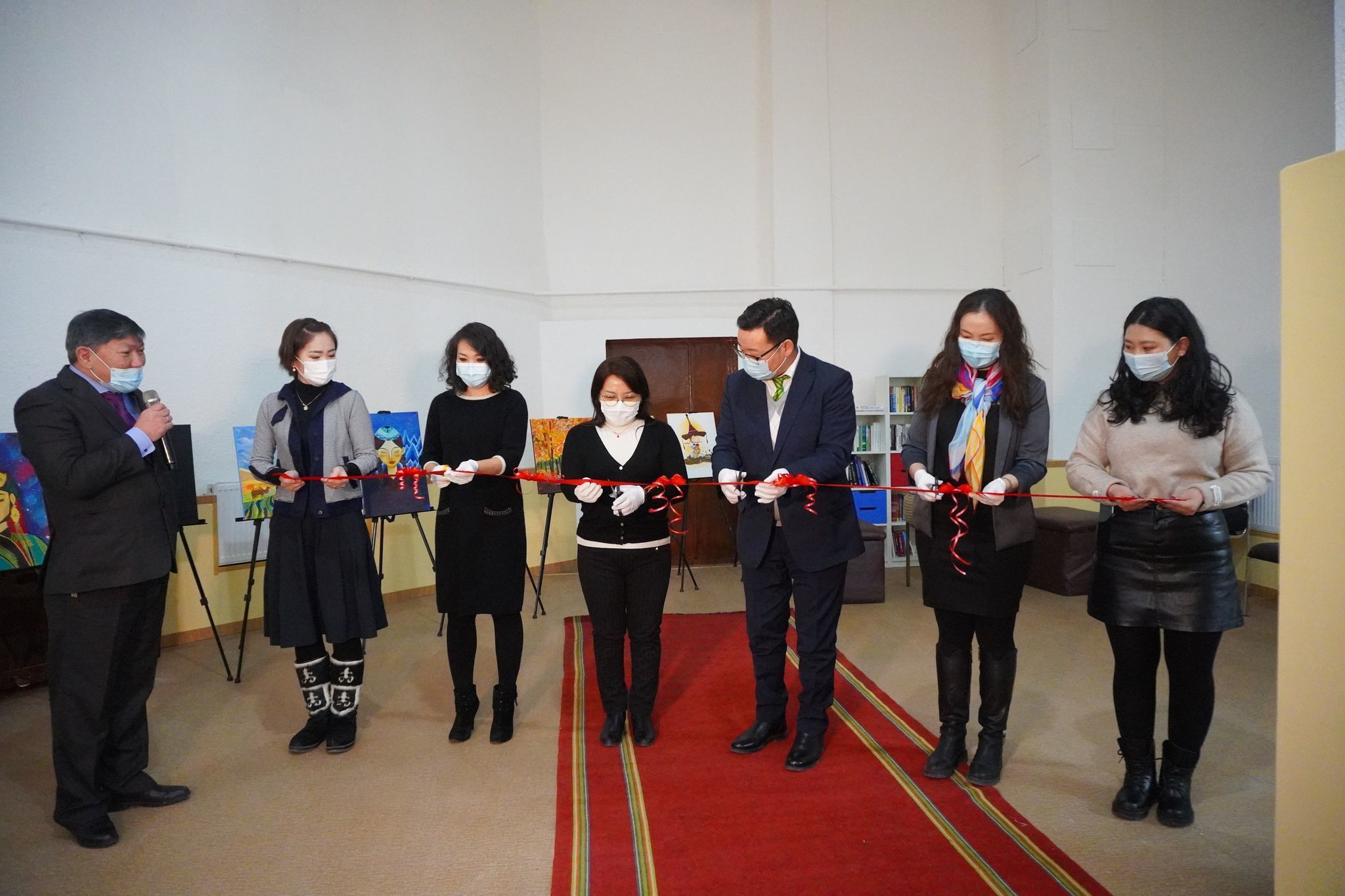 Хүүхдийг урлаг, соёл, өв уламжлалаар хүмүүжүүлэх төв байгууллаа