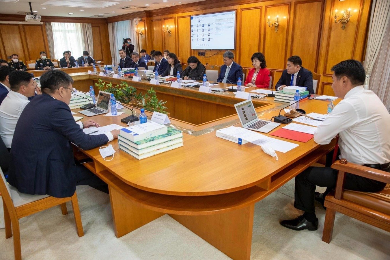 Засгийн газар хатуу хөл хориог тав хоногоор сунгалаа