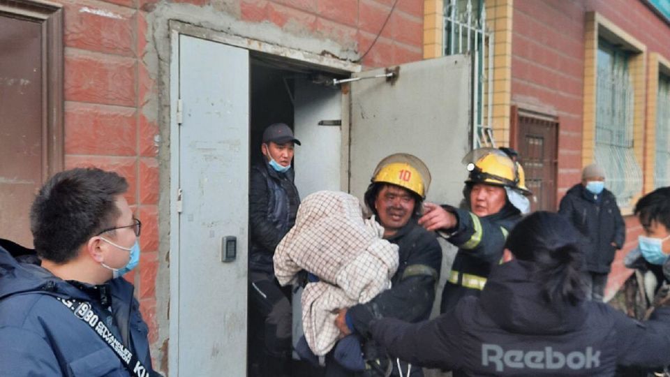 Найман давхарт гарсан гал түймрээс 66 иргэнийг аварлаа