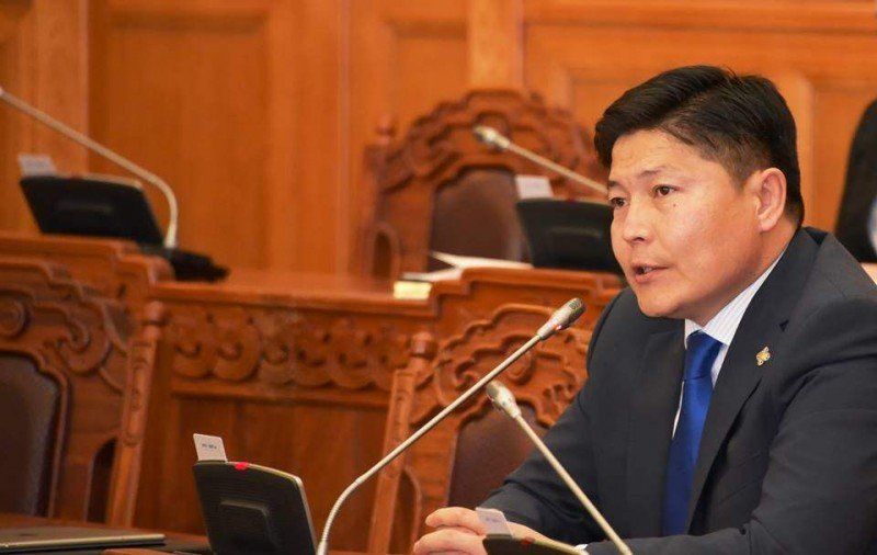 Амнаасаа л болохгүй бол айхтар сайд