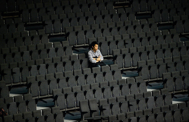 Японд ганц бие хүмүүсийн асуудал хариуцсан  сайд ямар ажил хийх вэ?