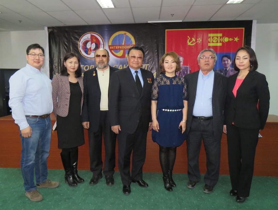 1981 оны энэ өдөр төрсөн Гүррагчаа нэртэй 15 хүүхэд байдаг