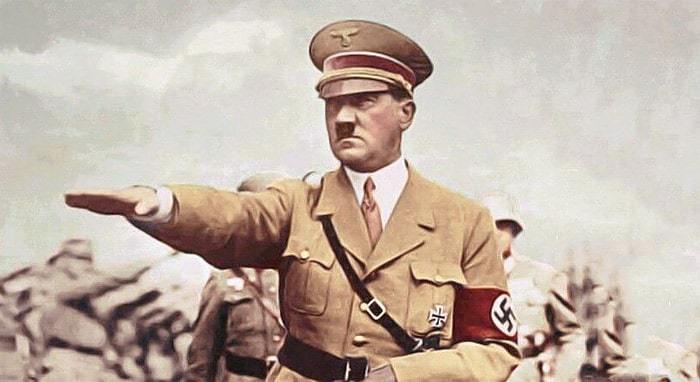 Адольф Гитлер энэ өдөр мэндэлжээ