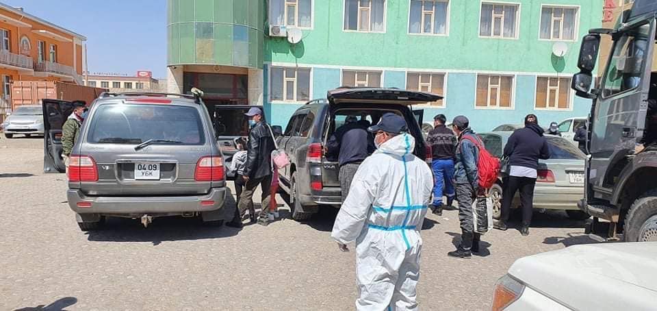 Өмнөговь аймаг руу нууцаар зорчсон 33 иргэнийг саатуулжээ