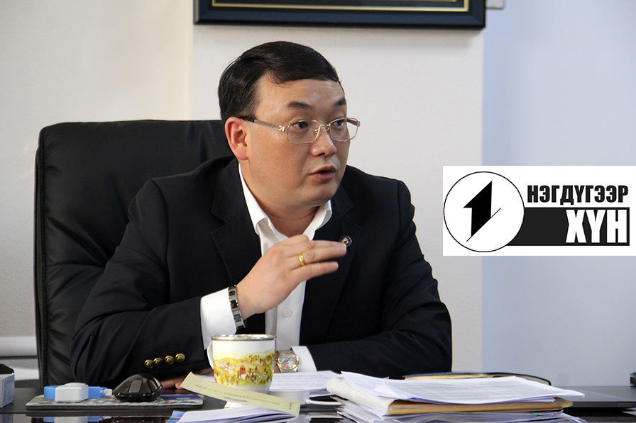 Өмгөөлөгчид шүүх хуралдаанд өмсгөлтэй оролцдог болно