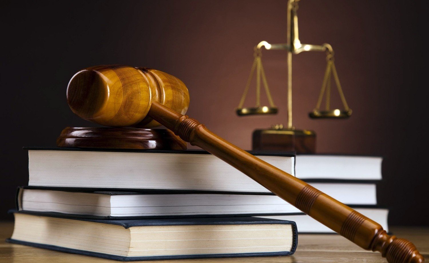 Төрсөн дүүгээ мөчилсөн этгээдэд бүх насаар нь хорих ял оногдуулжээ