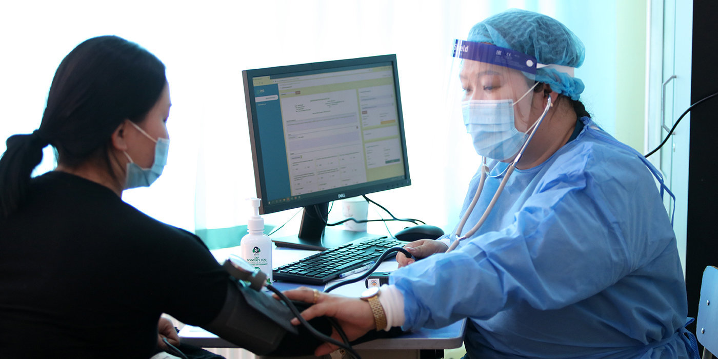 PCR-ийн цэгийг нэмэгдүүлж, жирэмсэн эхчүүдийг дархлаажуулж эхэллээ