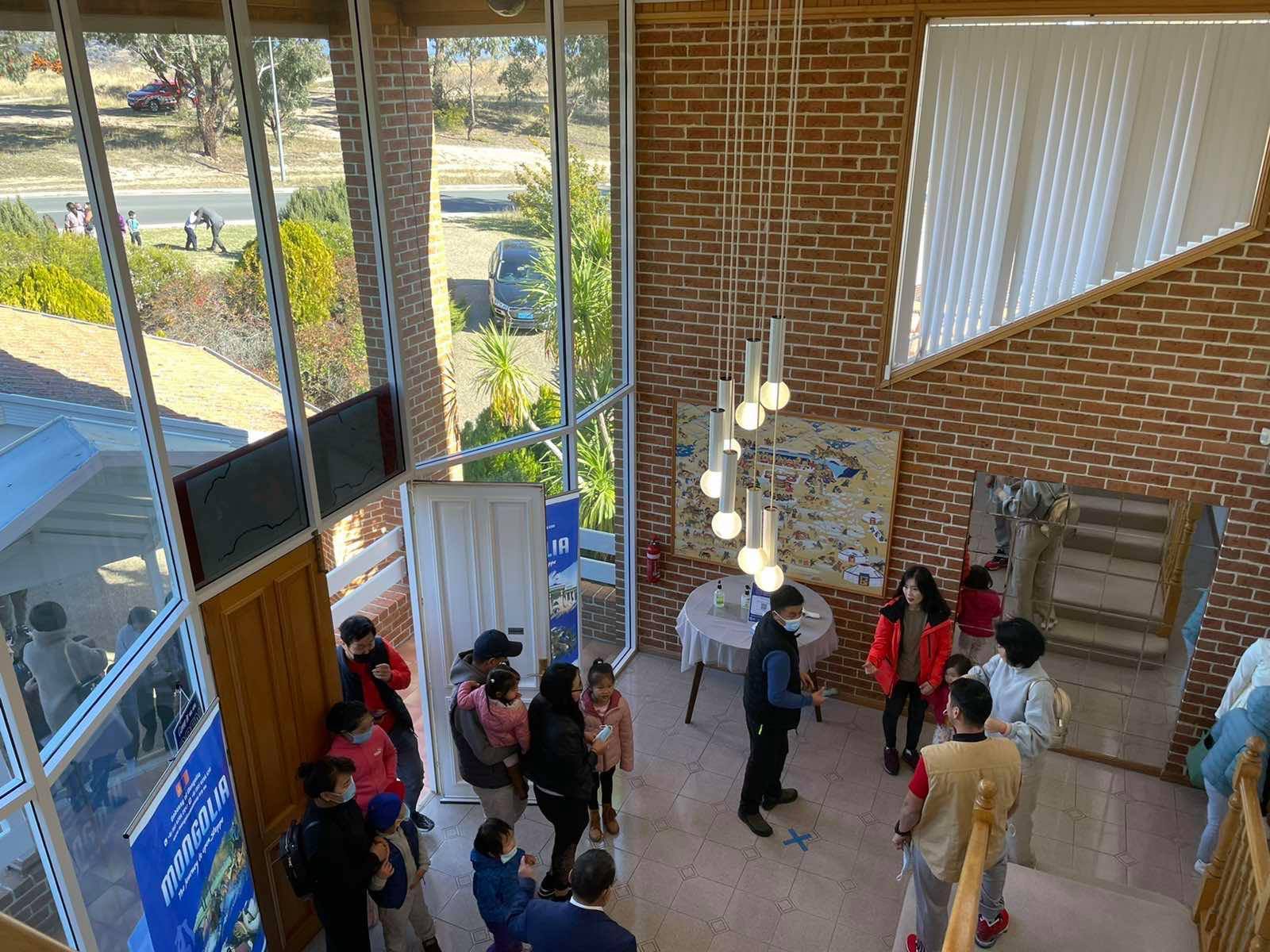 Гадаад дахь монголчууд саналаа өгч эхэллээ