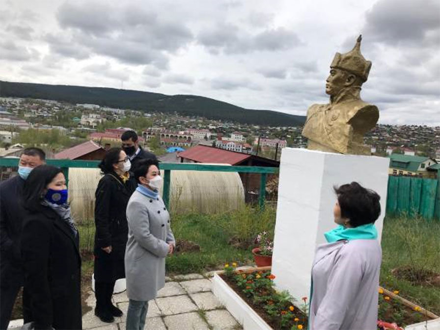 Монголын ГХЯ-ны сайд Буриадад