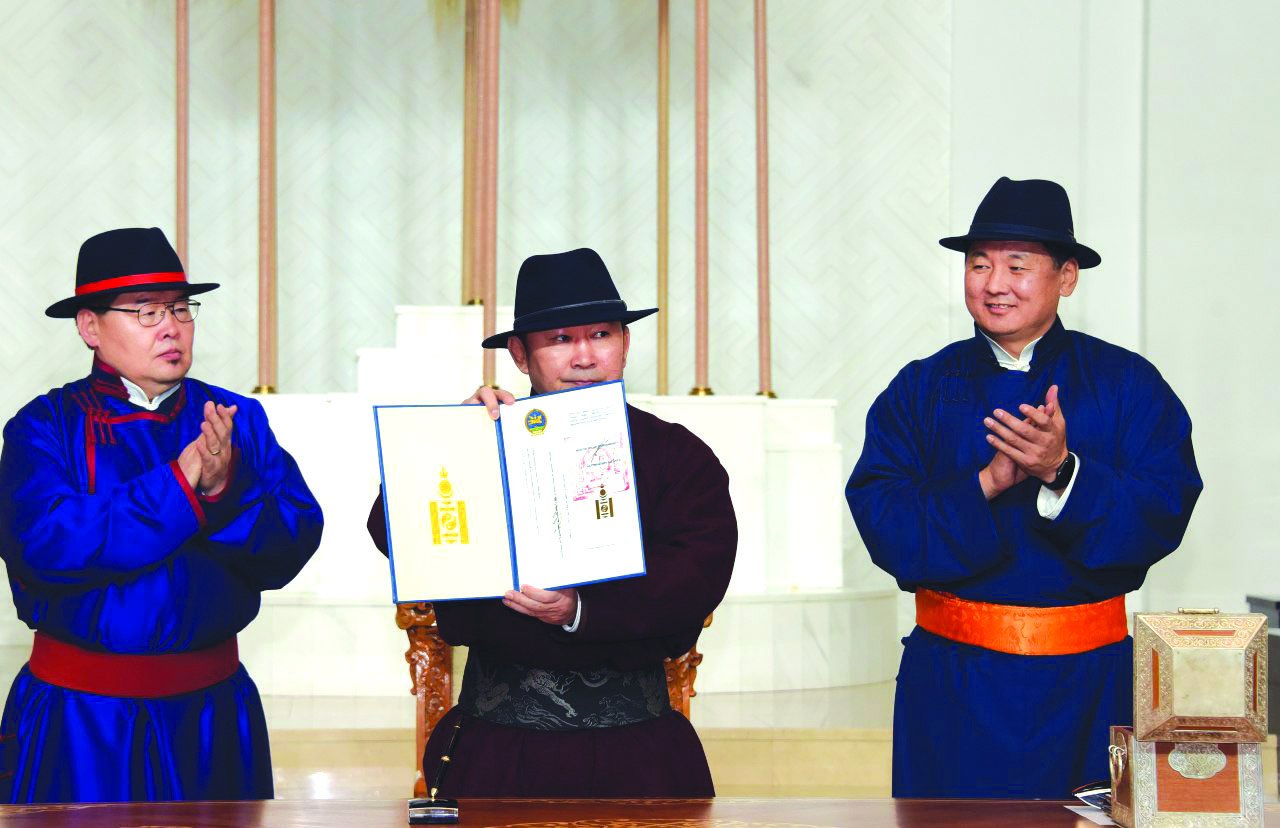 Х.Баттулгын “нэхсэн” эрх мэдэл У.Хүрэлсүхэд үлдэх үү?