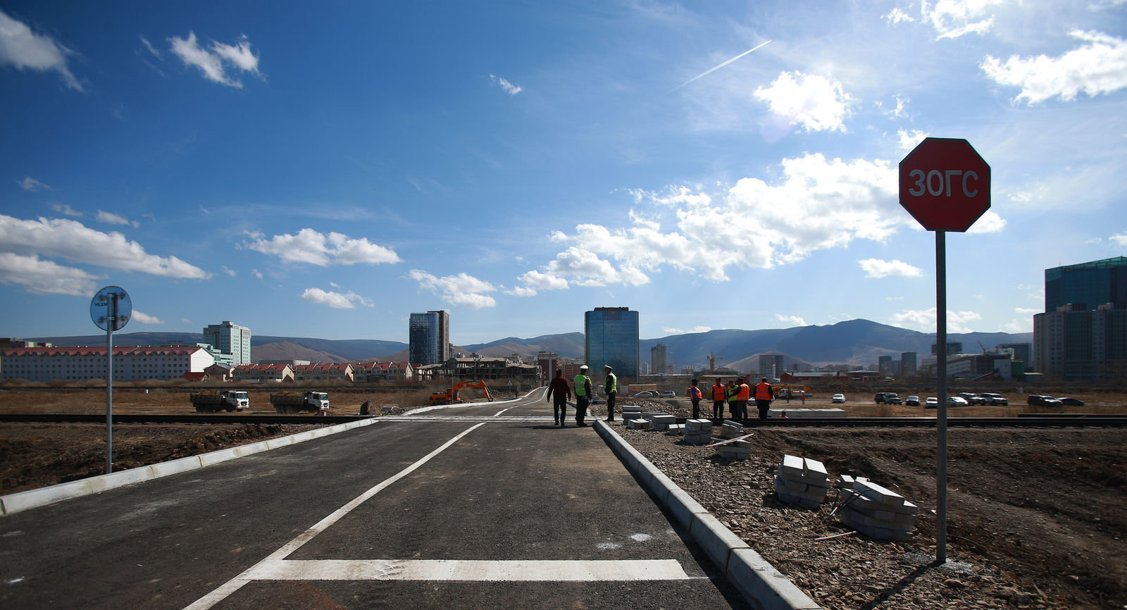 Гандигийн гудамжийг нарны замтай холбов