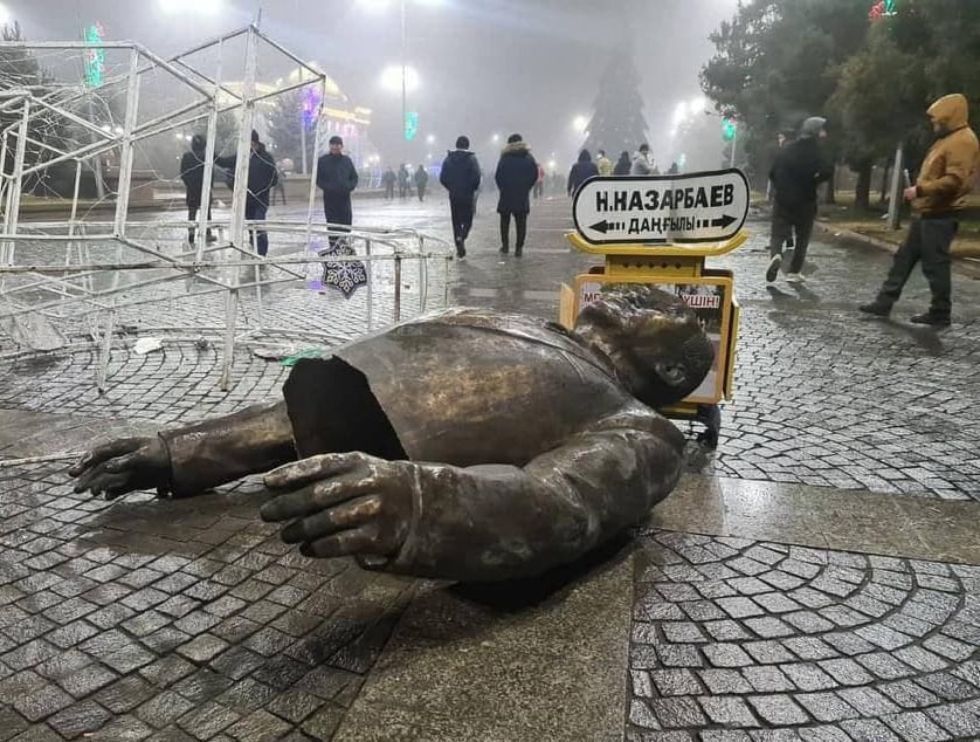 Казакстан ОХУ-аас цэргийн тусламж хүслээ