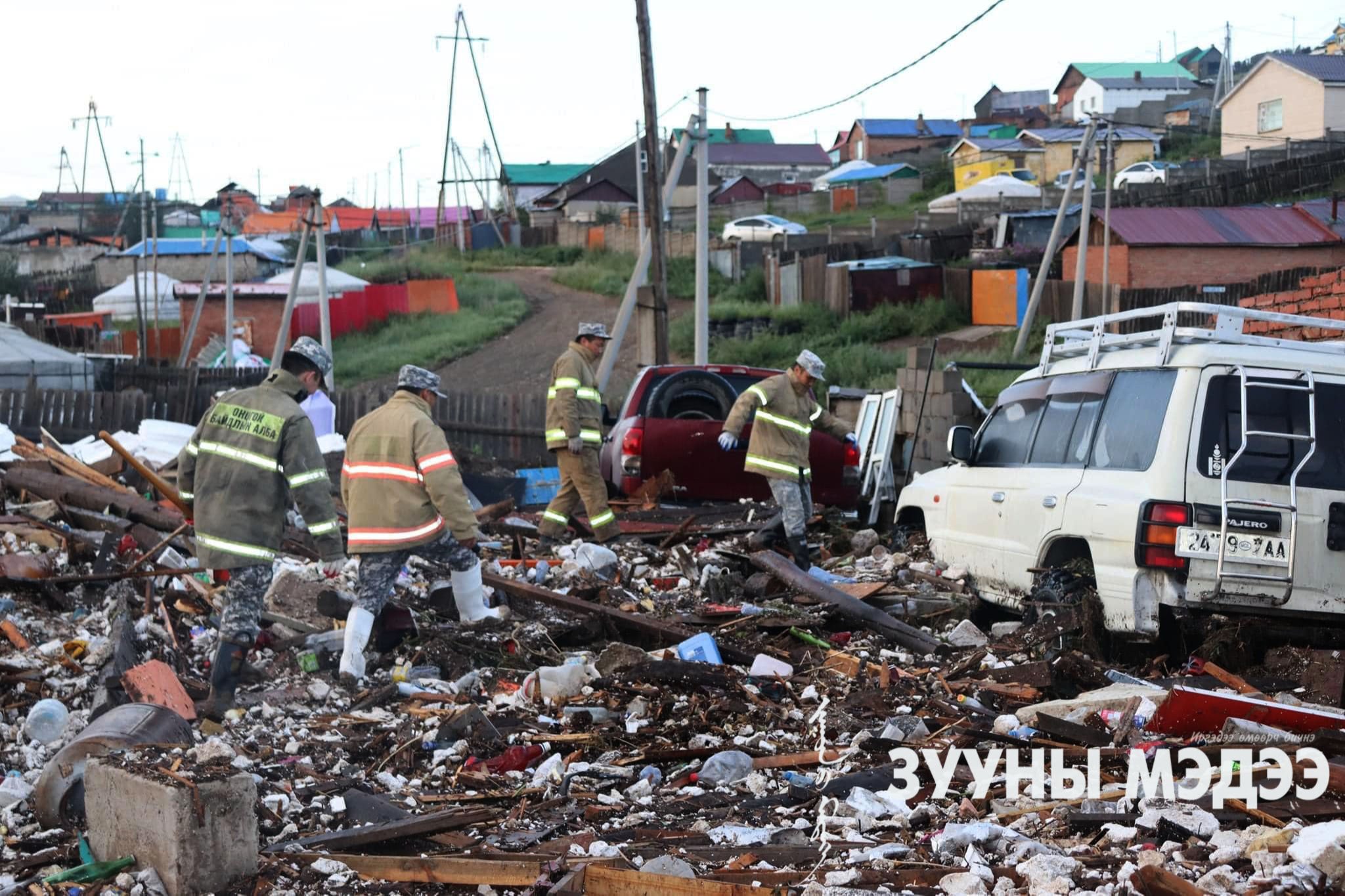 ФОТО: Үерт өртсөн айлуудыг нүүлгэн шилжүүлж байна