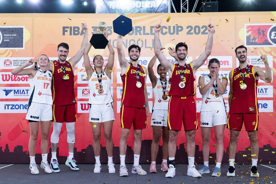 Монгол охид түүх бүтээж, дэлхийн дэд аварга боллоо