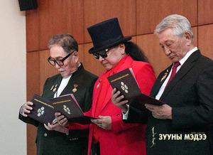 Шилдэг бүтээлүүдэд Төрийн шагнал хүртээлээ