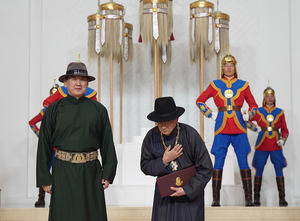 Чингис хааны сургаалаар  тэтгэгдэж амьдарсан эрхэм