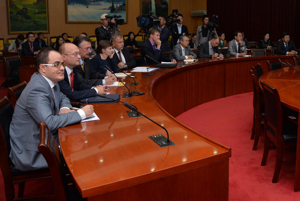 Парламентын Ассамблейд 41 орны 300 төлөөлөгч оролцоно