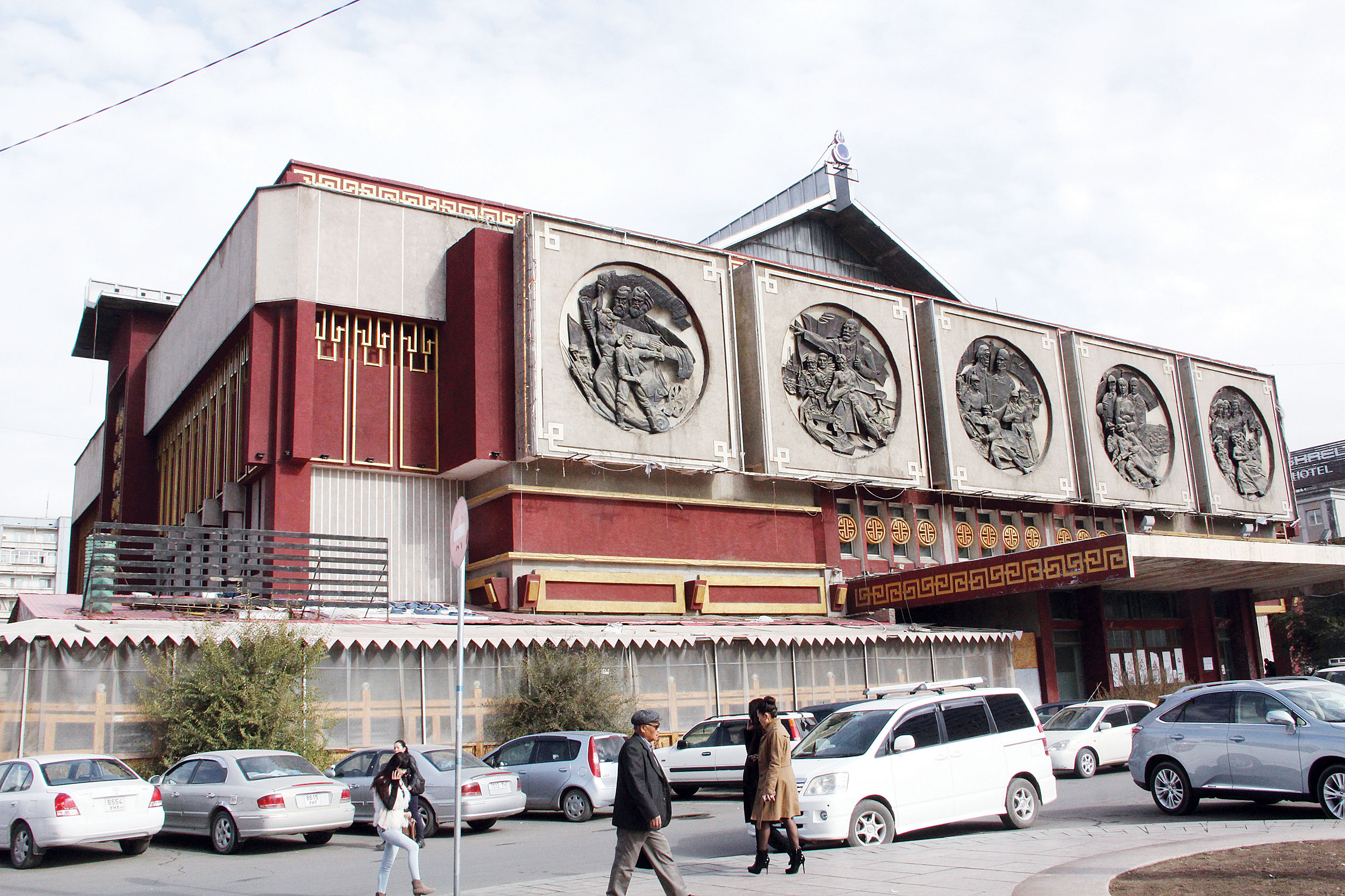 Музейн барилга МАН-д үлдэх үү?