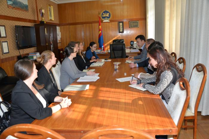 Суурин төлөөлөгч Ашлэй Вэйлэн тэргүүтэй төлөөлөгчидтэй уулзав