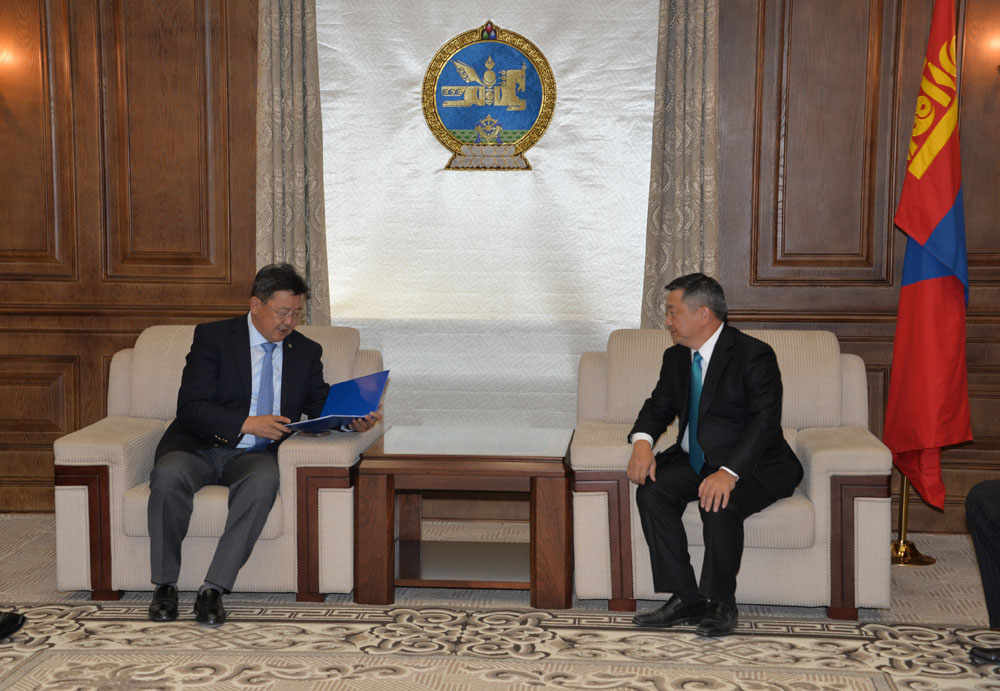 Хуулийн төслүүдийг өргөн барив