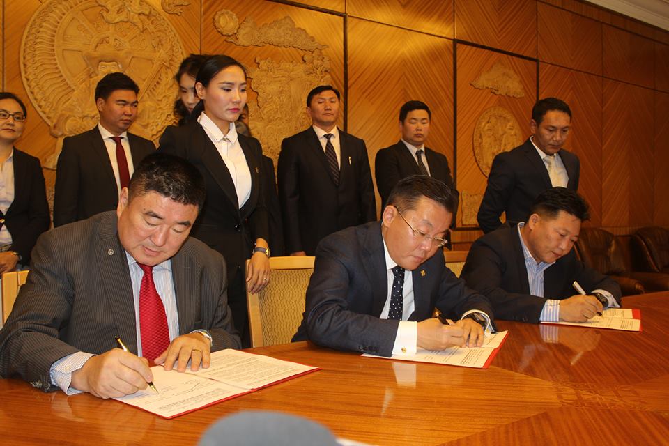 Цалин нэмэхгүй байх зөвшилцөлд хүрлээ