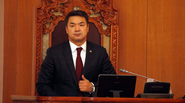 МУИС-ийн бөөрнөөс ховхорсон улаанбаатар их сургуулийн цаана...