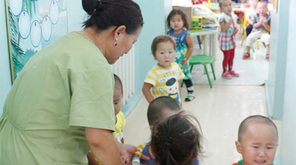 Хүүхдүүдээ уйлуулсаар байх уу?