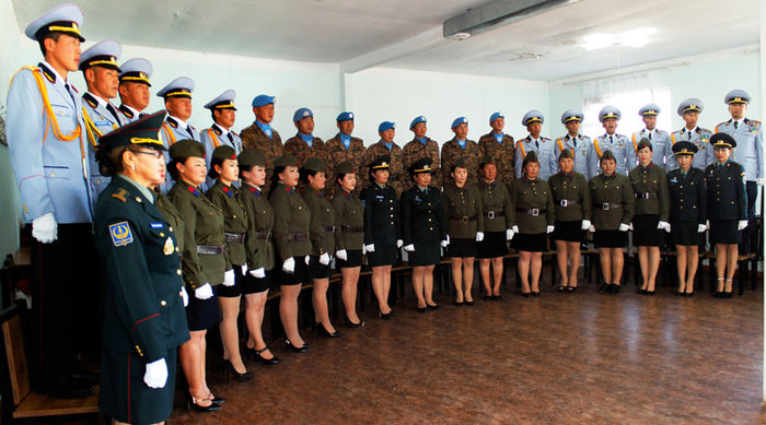 Чингисийн хөдөө аралын эзэн-морьт сумангийнхан